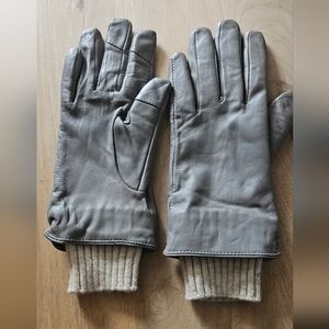 A New Day Gray and Cream Woman's Gloves - Excellent Condition